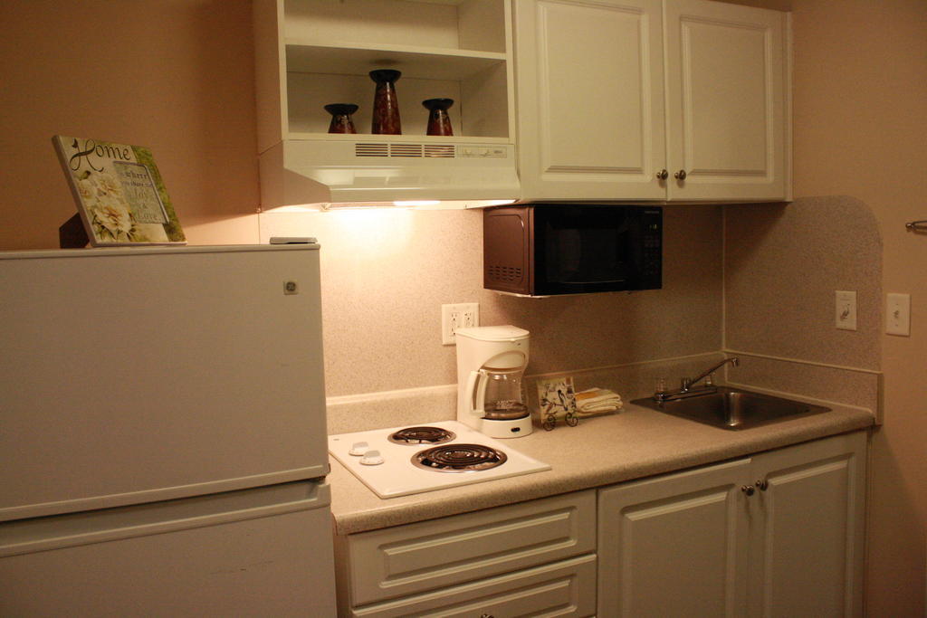 Intown Suites Extended Stay Select Hampton Va Room photo