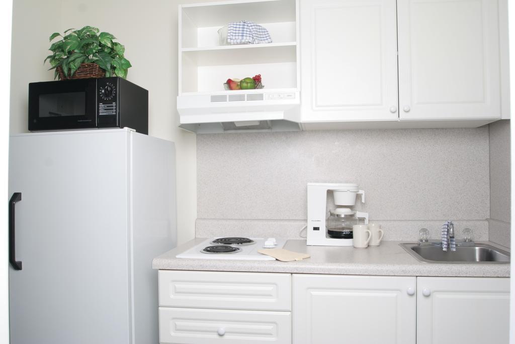 Intown Suites Extended Stay Select Hampton Va Room photo