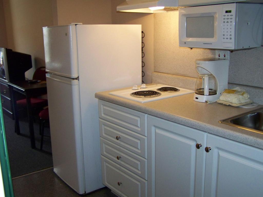 Intown Suites Extended Stay Select Hampton Va Exterior photo