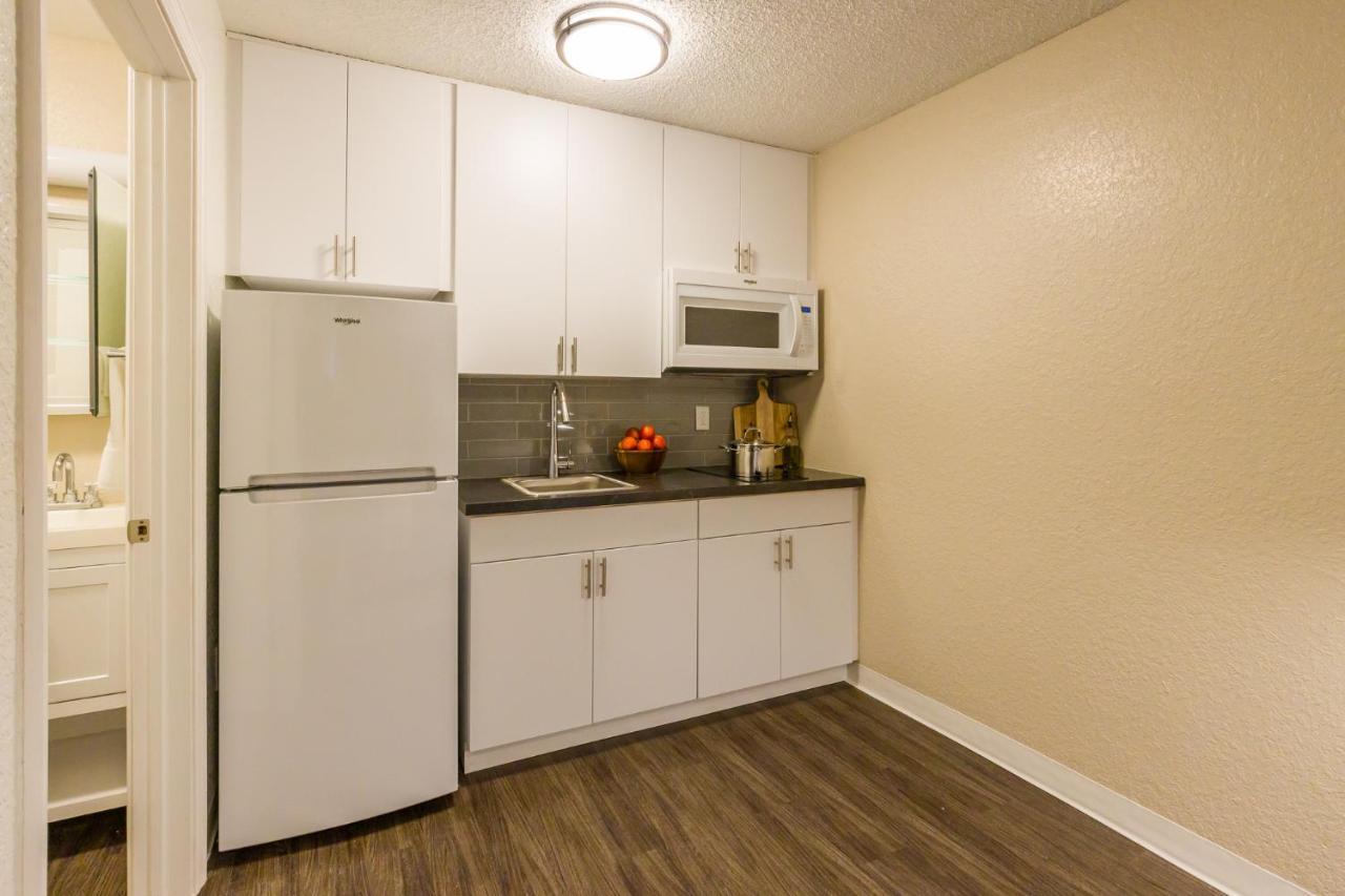 Intown Suites Extended Stay Select Hampton Va Exterior photo