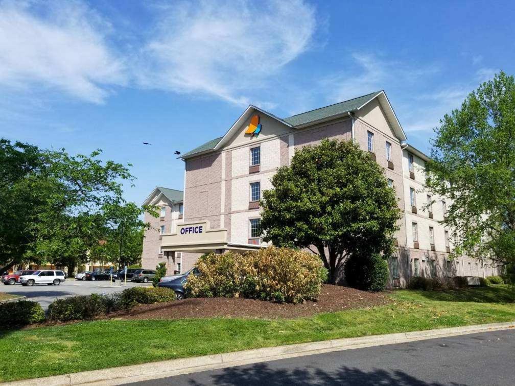 Intown Suites Extended Stay Select Hampton Va Exterior photo