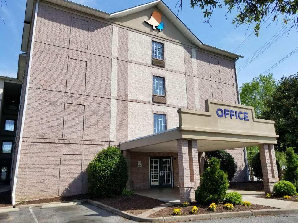Intown Suites Extended Stay Select Hampton Va Exterior photo